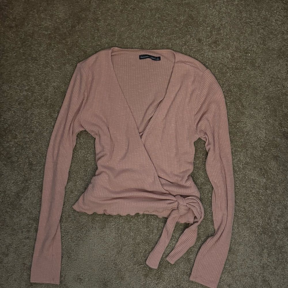 Abercrombie & Fitch ballet wrap sweater in a soft pink hue! Size L - Picture 3 of 12